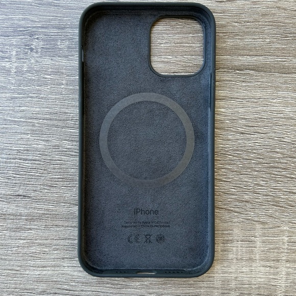 Apple MagSafe iPhone 12/12 Pro Case - Picture 2 of 2